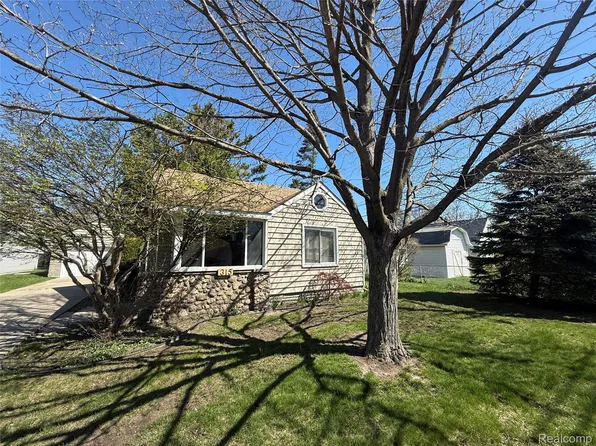 315 E Cowan Ave, Madison Heights, MI 48071