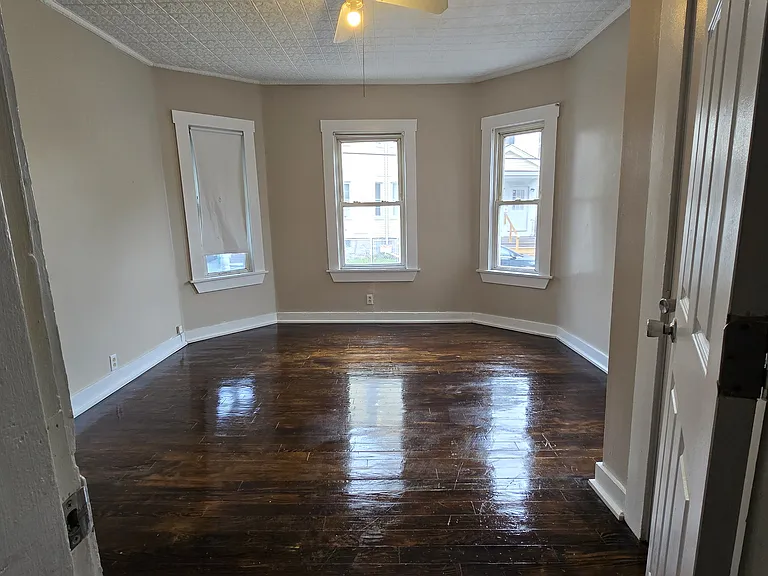 22 Clare St #4 — Photo 2