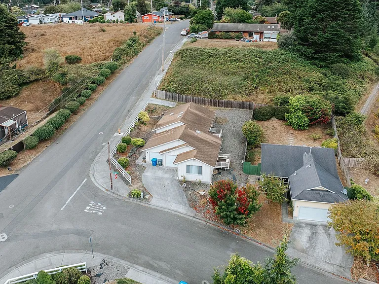 4190 Hillside Ct — Photo 43