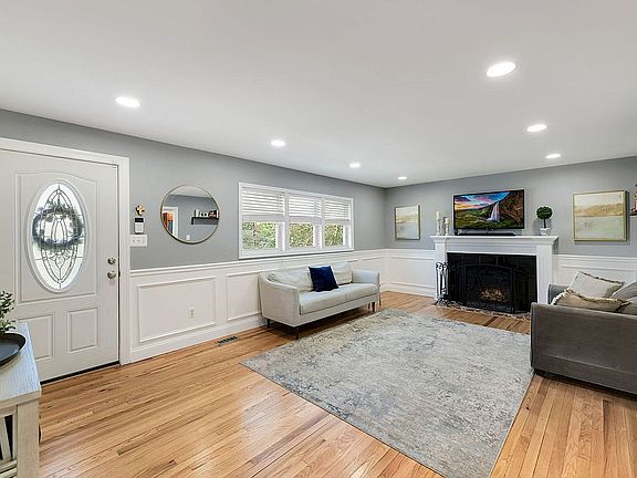 3rd image of 6013 Saint John Dr