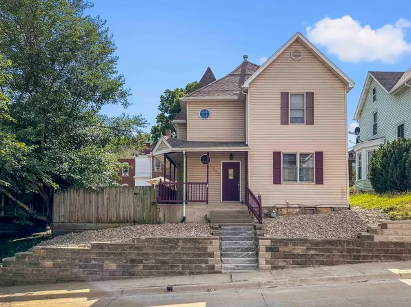 953 Wilson Ave, Dubuque, IA 52001