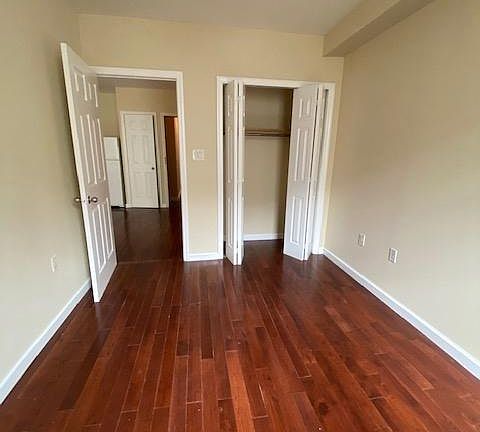 4th image of 692 Summit Ave APT 3F