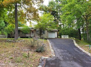 141 Manchester Dr, Bushkill, PA 18324