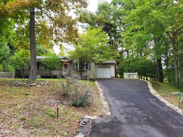 141 Manchester Dr, Bushkill, PA 18324