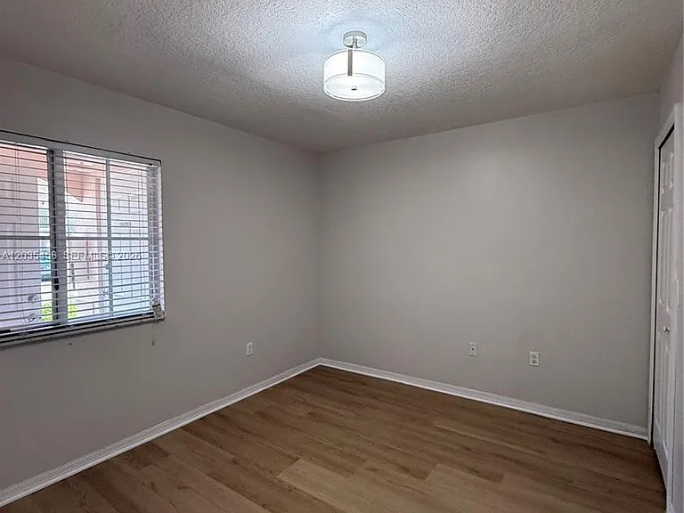 1271 SE 28th Ct #105 — Photo 4