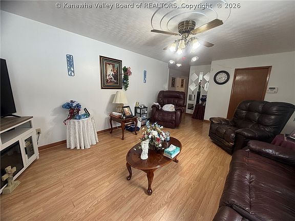 3rd image of 131 Azalea Ln