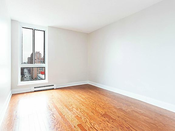 2nd image of 546 Main St APT 716