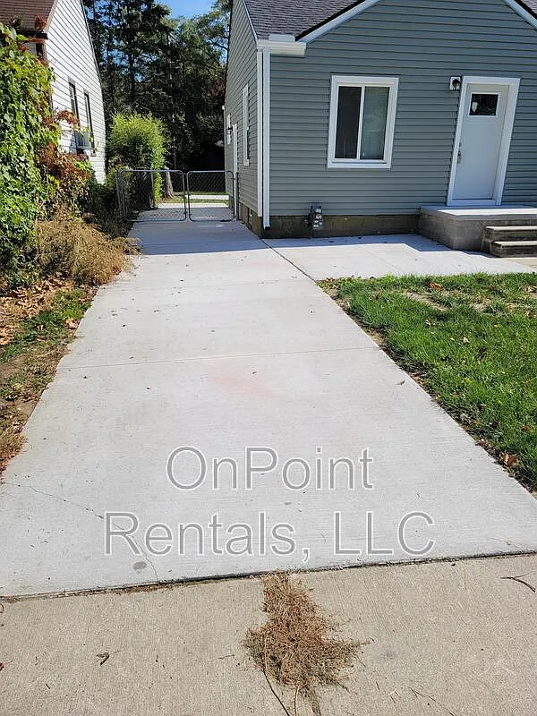 2 bed, 1.0 bath, 731 sqft, $1,350 — Photo 4