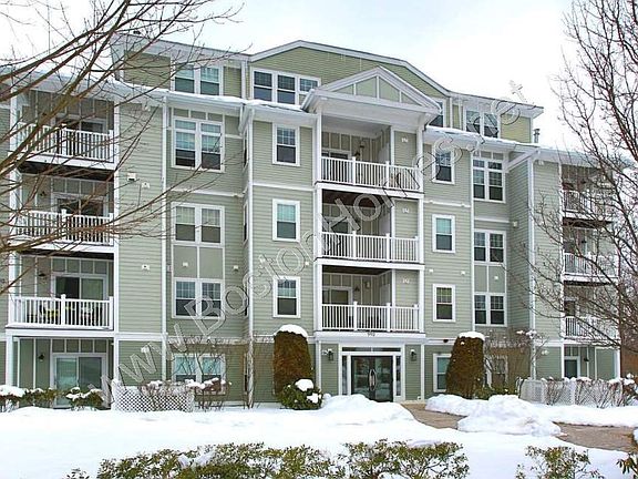 2nd image of 990 Vfw Pkwy APT 403
