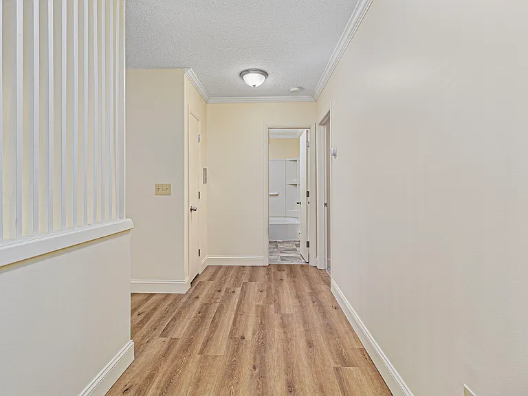 Parkway Apartments — Photo 1