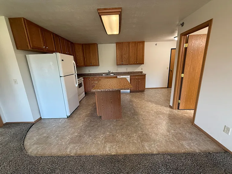 908 Arrow Ave NE — Photo 4
