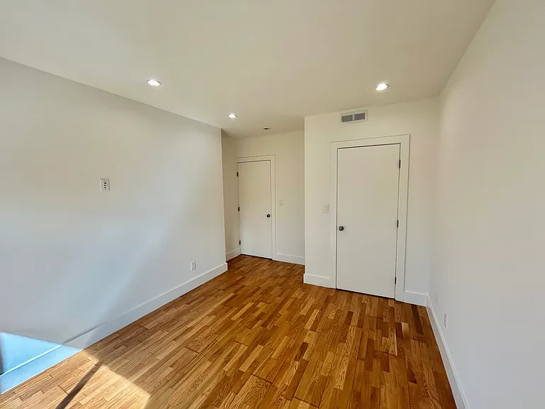 1379 Revere Ave #B — Photo 25