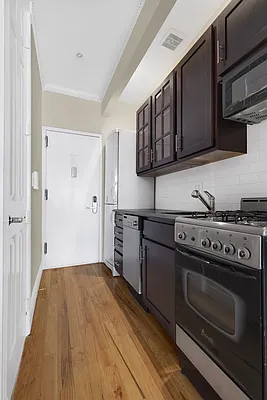 Rented by Cooper & Cooper Real Estate | media 16