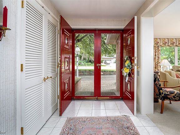 3rd image of 2924 Parkwood Dr