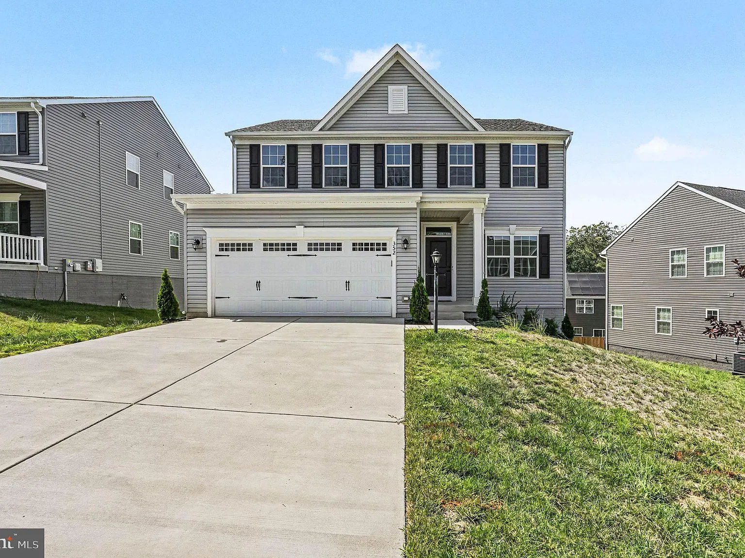 4 bed, 4.0 bath, 2424 sqft, $4,400 — Photo 2