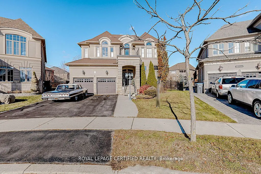 13 Chinzan Way SW photo 1