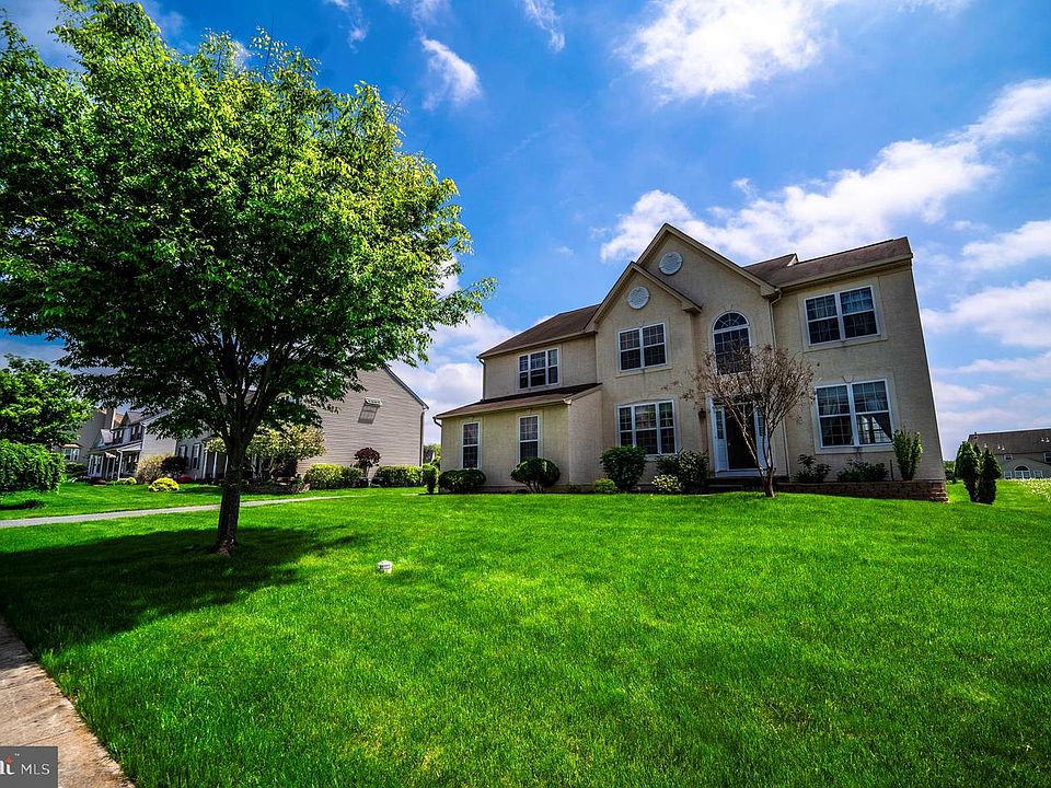 1st image of 13 Meadowside Dr