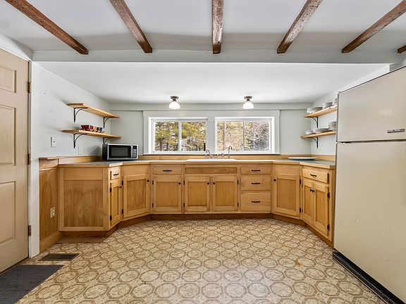 2nd image of 589 Rocky Knoll Road