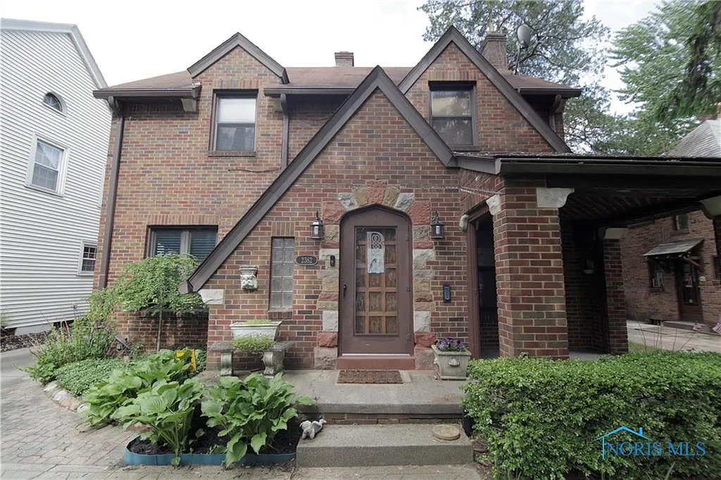 2362 Secor Rd photo 1