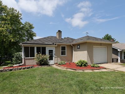 16 S Lake Ave, Fox Lake, IL, 60020