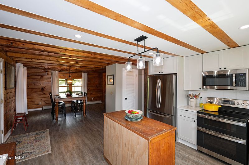 5th image of 857 Charlton Road