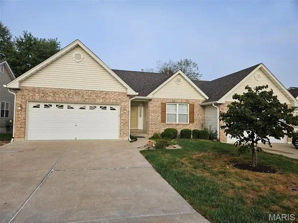 1129 Piepers Glen Ln #8A, Ofallon, MO 63366
