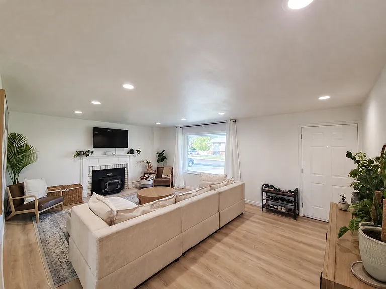 1320 N 600 W — Photo 3
