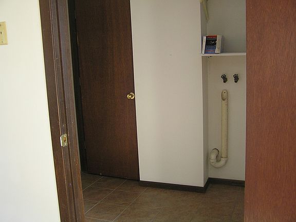5th image of 6991 Eisenhower Ave