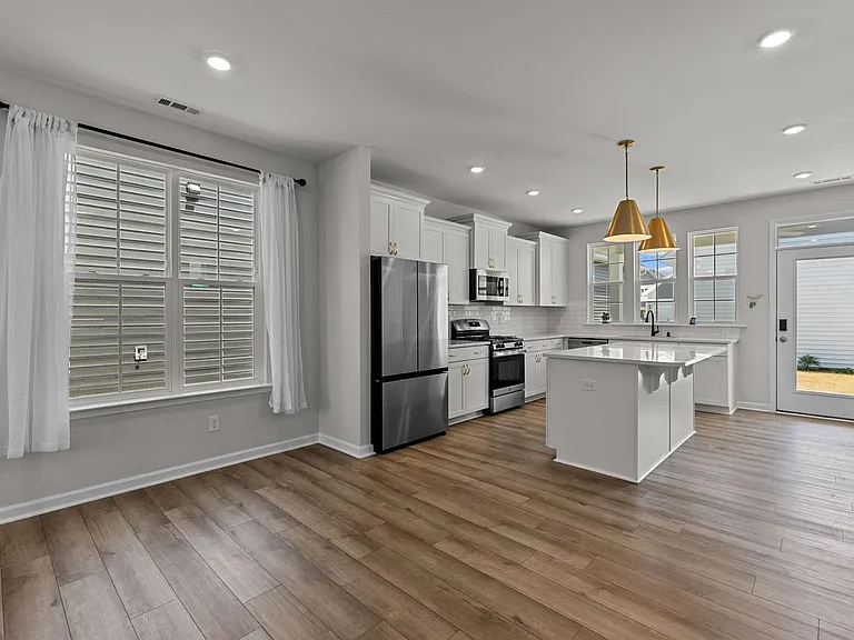 241 Pear Blossom Pkwy — Photo 5