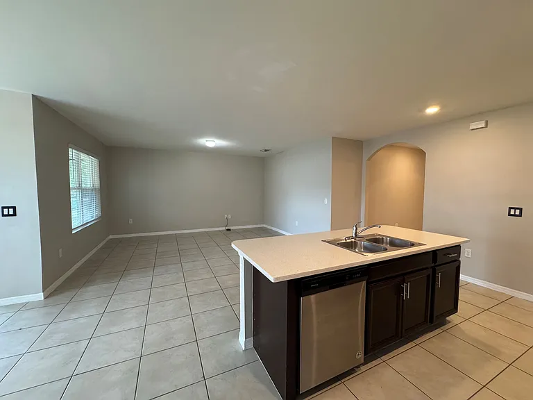 18661 Miami Blvd — Photo 11