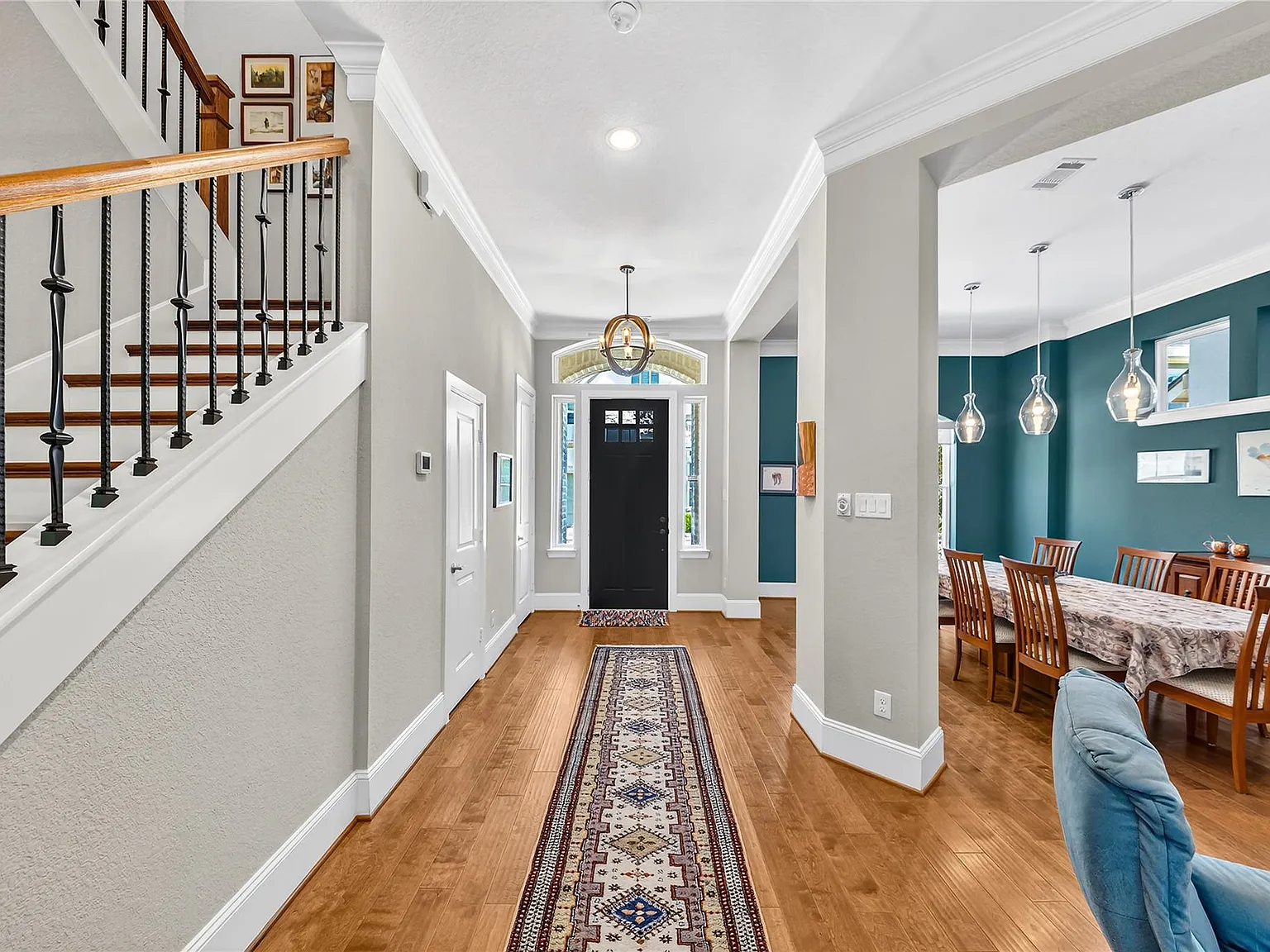 4 bed, 3.5 bath, 2836 sqft, $3,300 — Photo 2