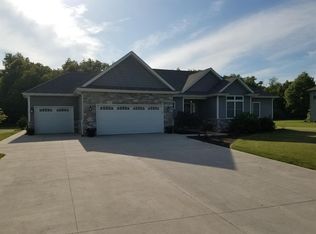 10316 Woodland Dr, Demotte, IN 46310