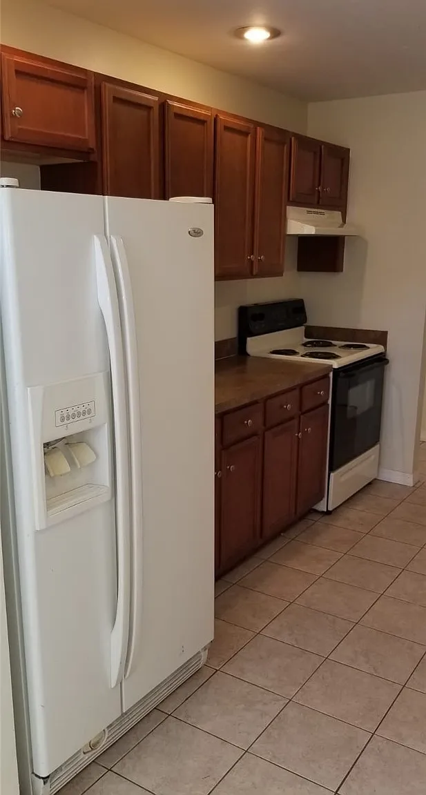 3 bed, 2.0 bath, 1048 sqft, $1,550 — Photo 3