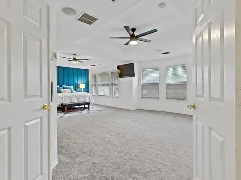2051 Chisholm Trl — Photo 8