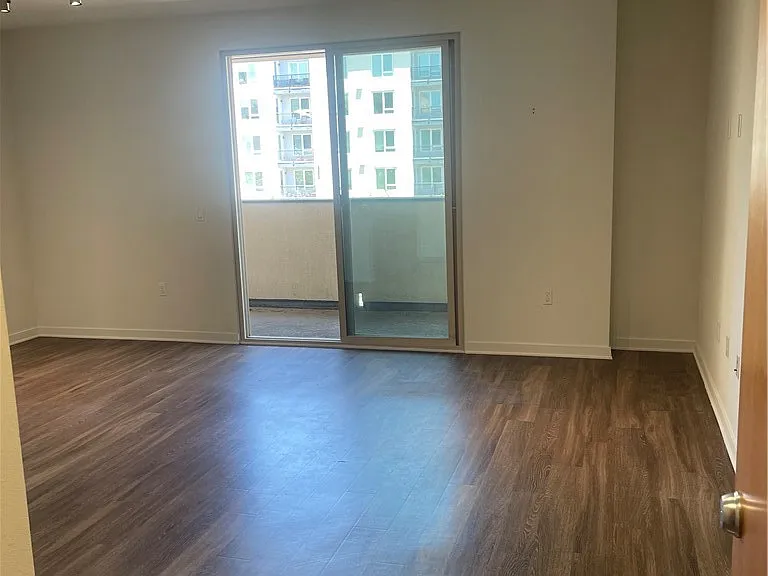 612 E Carson St #209 — Photo 3