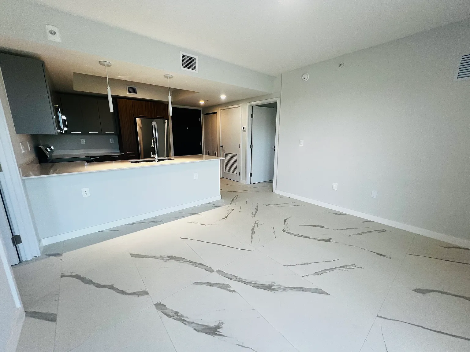 2 bed, 1000 sqft, $2,850 — Photo 3