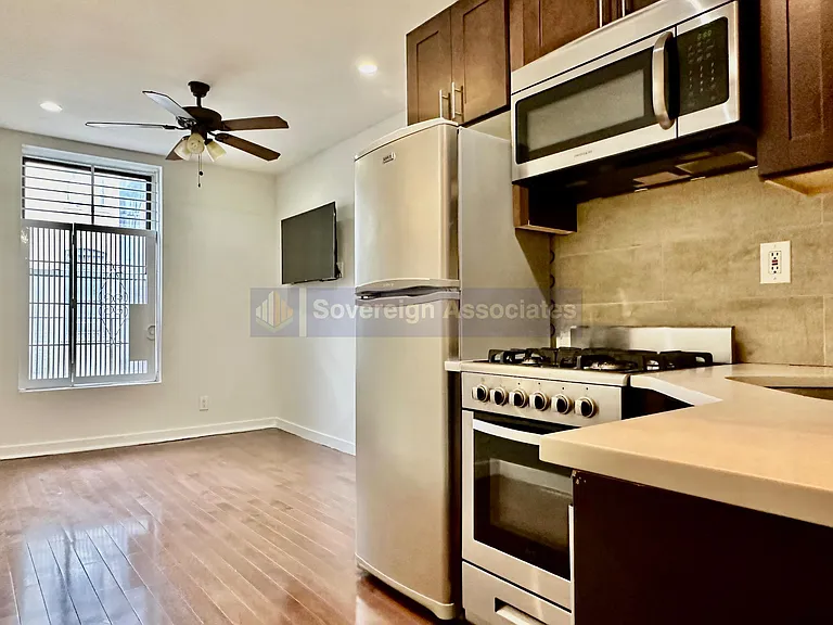 386 Manhattan Ave #14 — Photo 1