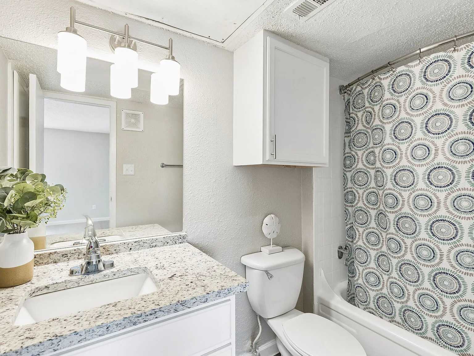 The Leighton Apartments — Photo 3