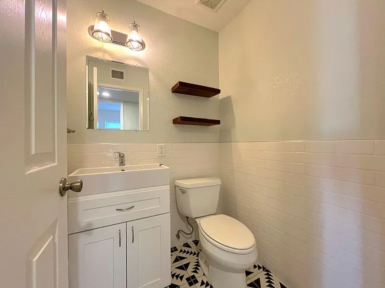970 E Lobster Trap Ln — Photo 10