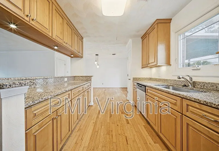 5389 Susquehanna Dr — Photo 10