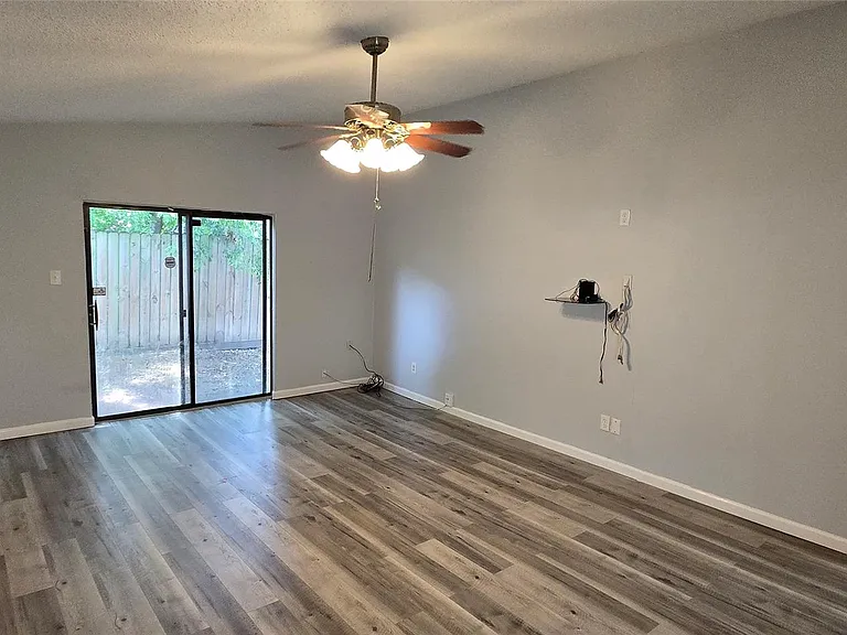 6311 Dawnridge Dr — Photo 15