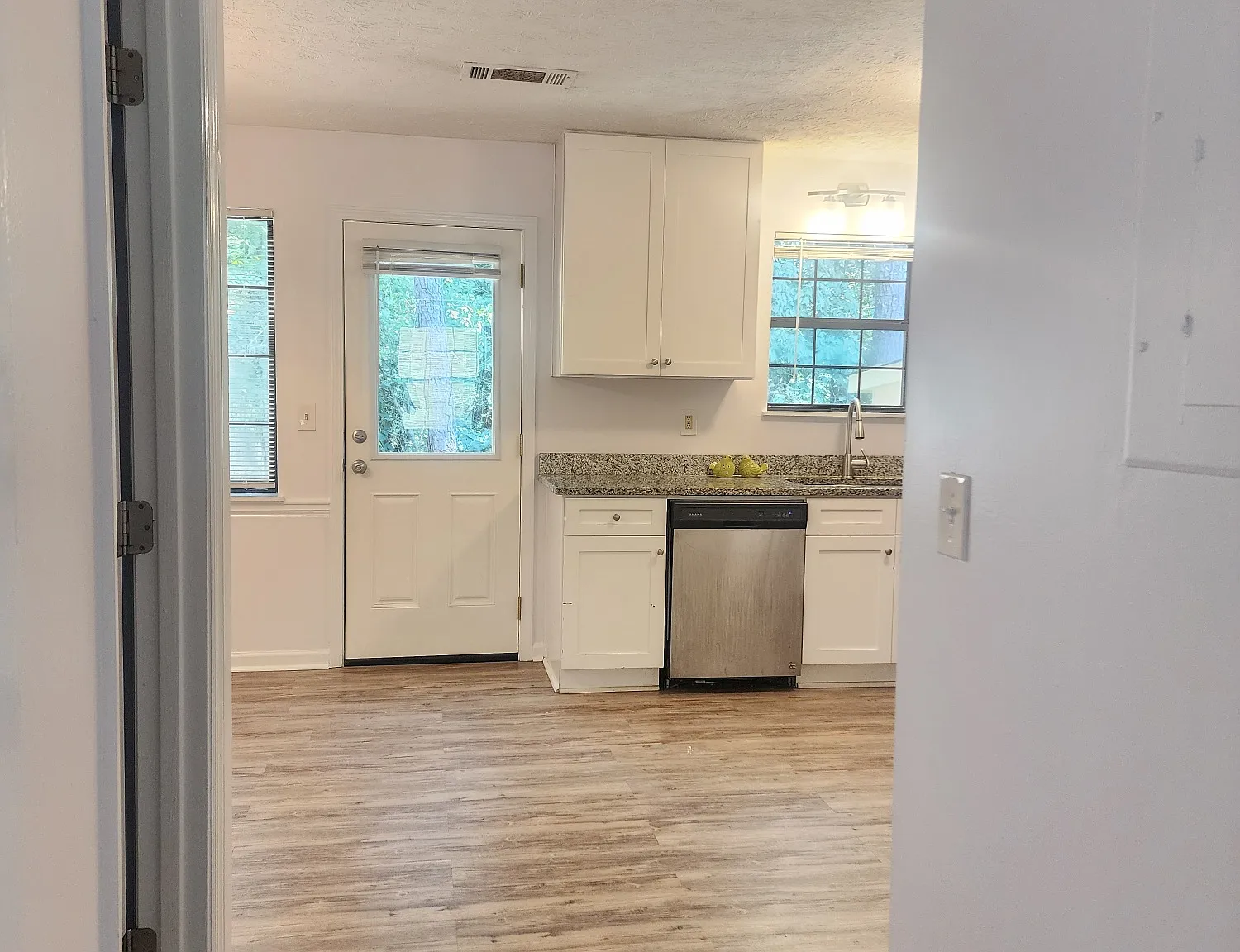 2 bed, 2.5 bath, 1210 sqft, $1,945 — Photo 4