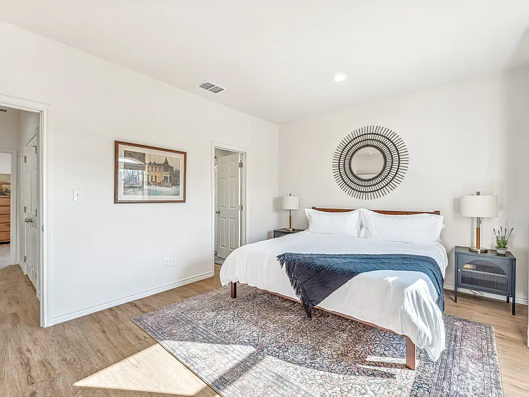 1111 W Vanderbilt St #202 — Photo 17
