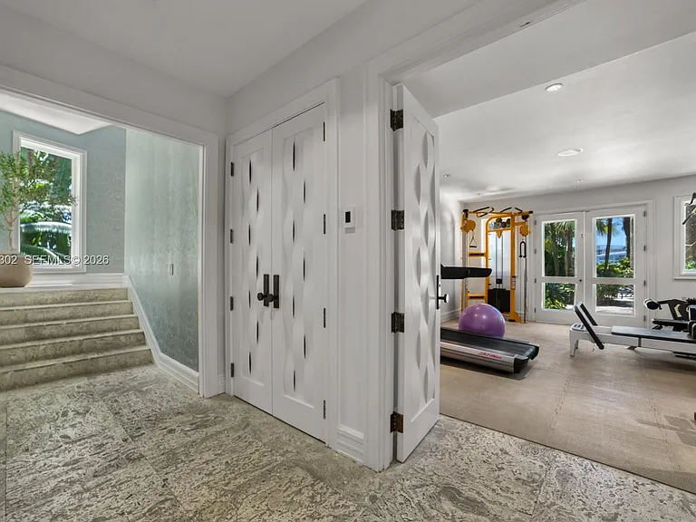 16 Palm Ave — Photo 31