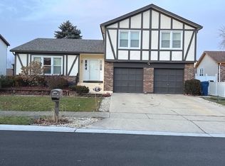180 Appleby Dr, Glendale Heights, IL