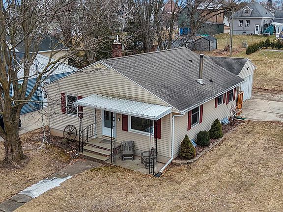 3rd image of 325 Elm St