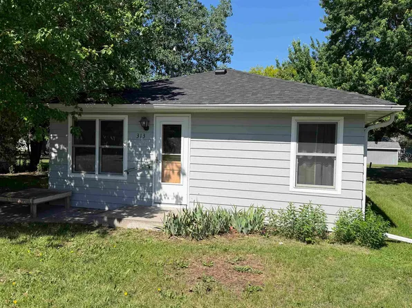 313 Miller Ave, Bertrand, NE 68927