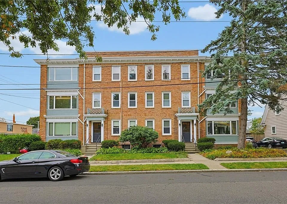539 Lloyd Ave #4