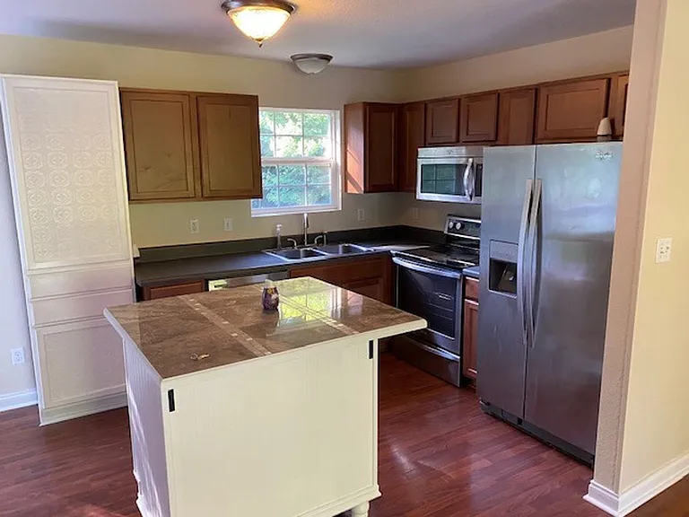 811 Oliver Rd — Photo 9