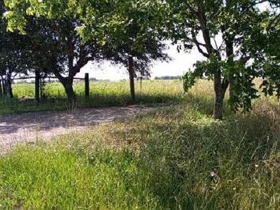 Exterior Neighborhood (street photo)